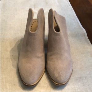 Slip on booties by Chinese Laundry sz 10